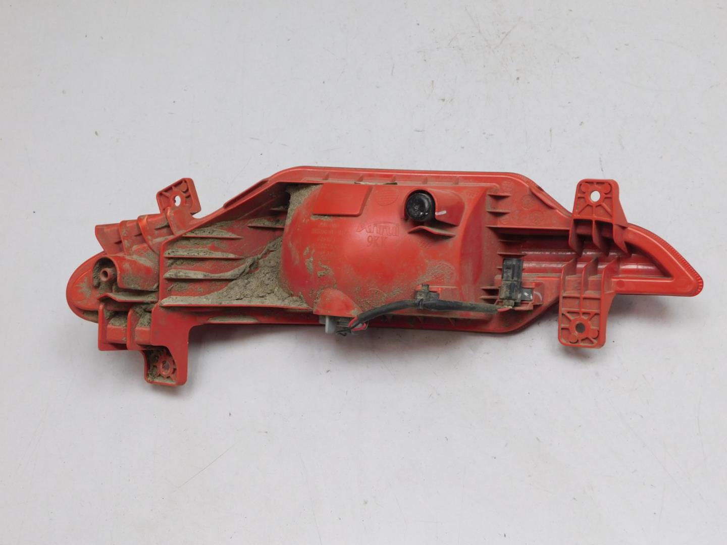 Фонарь задний в бампер правый