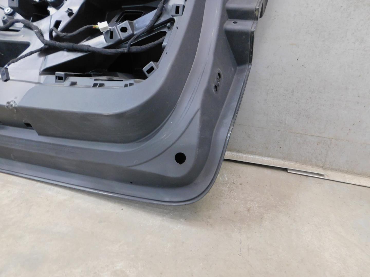 Дверь багажника