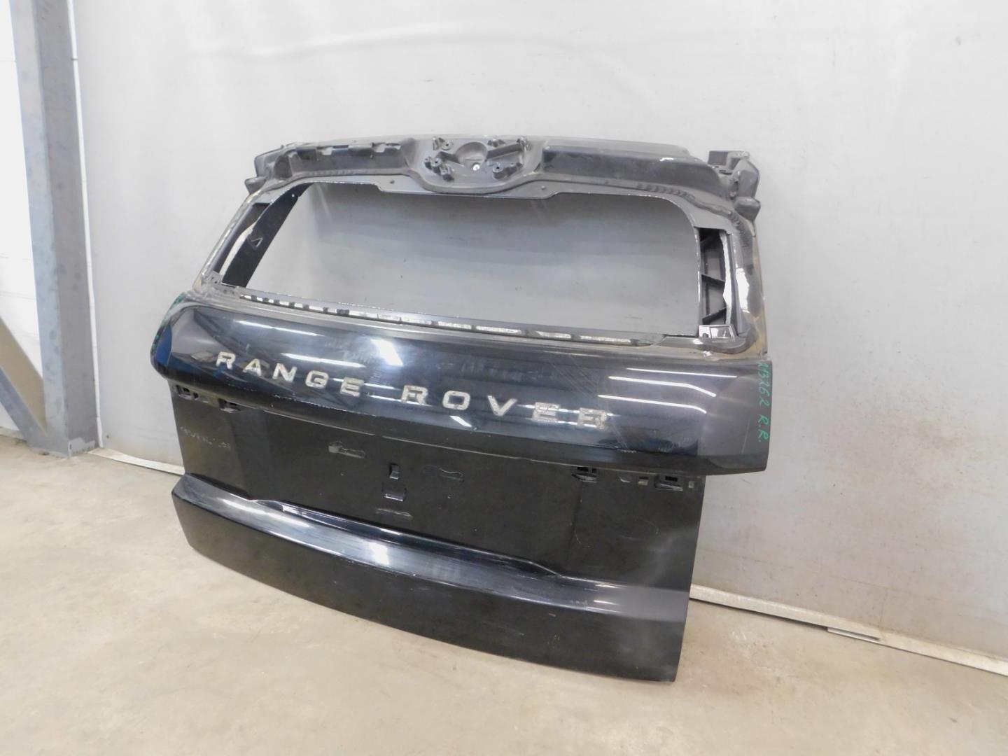 Дверь багажника