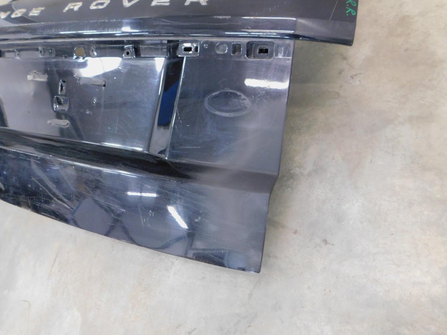 Дверь багажника