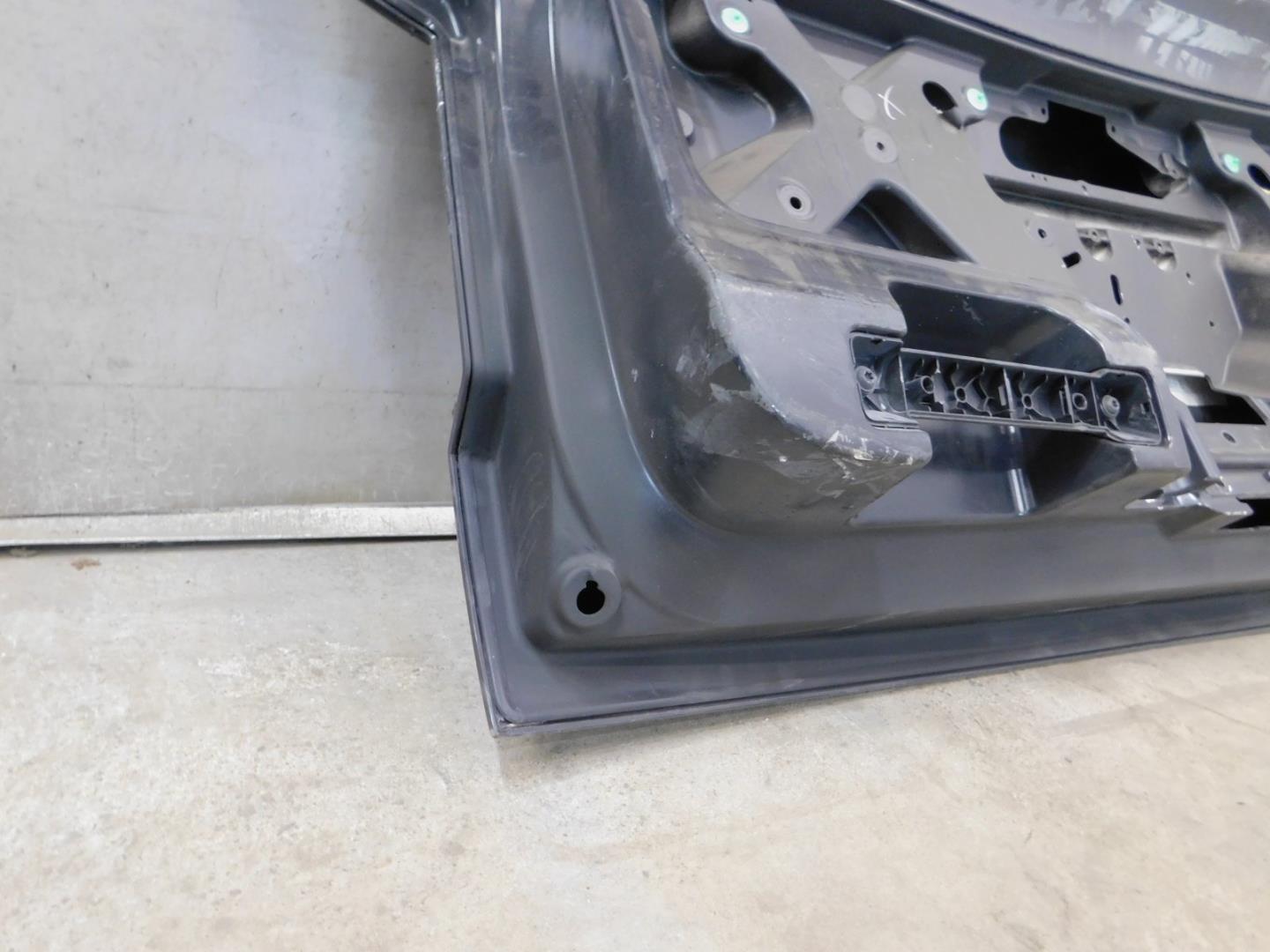 Дверь багажника