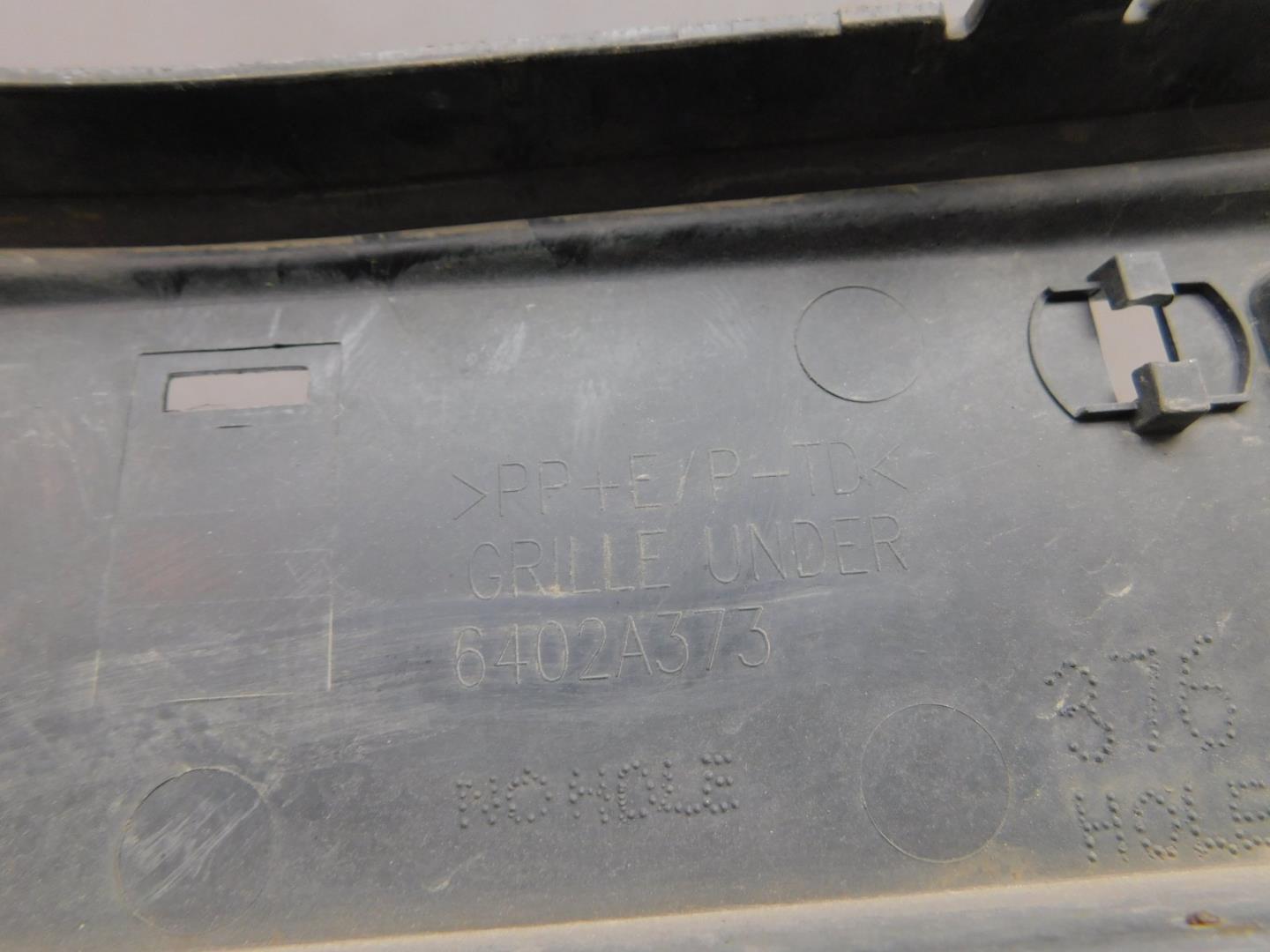 Решетка в бампер центральная