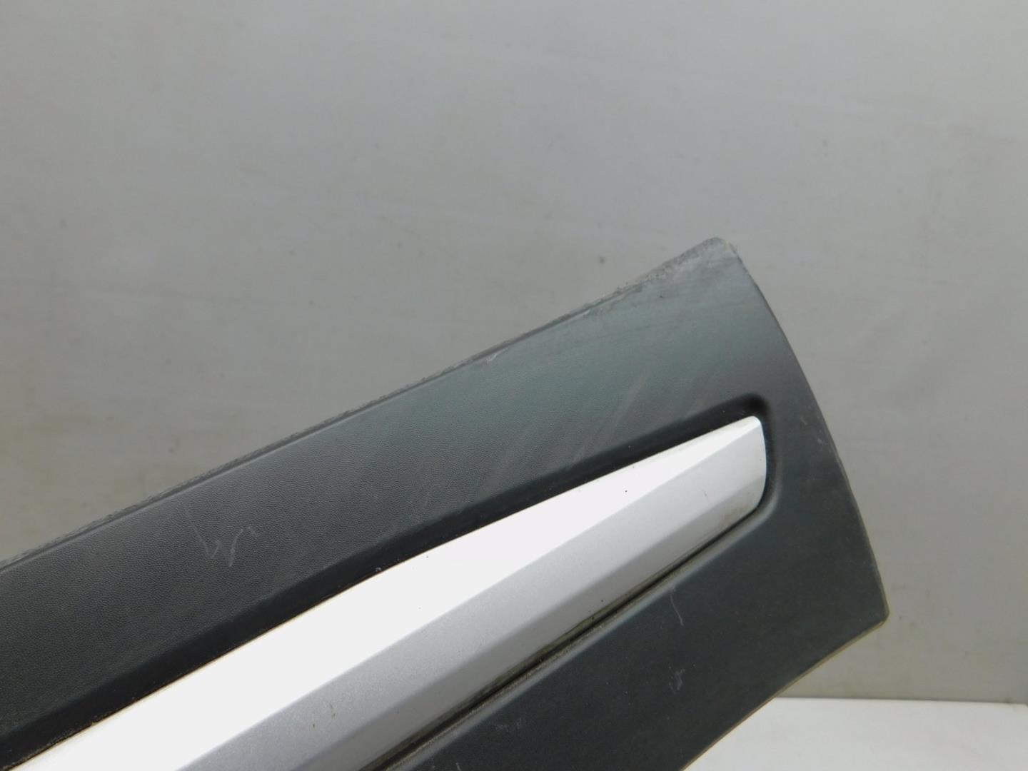 Накладка двери передней правой