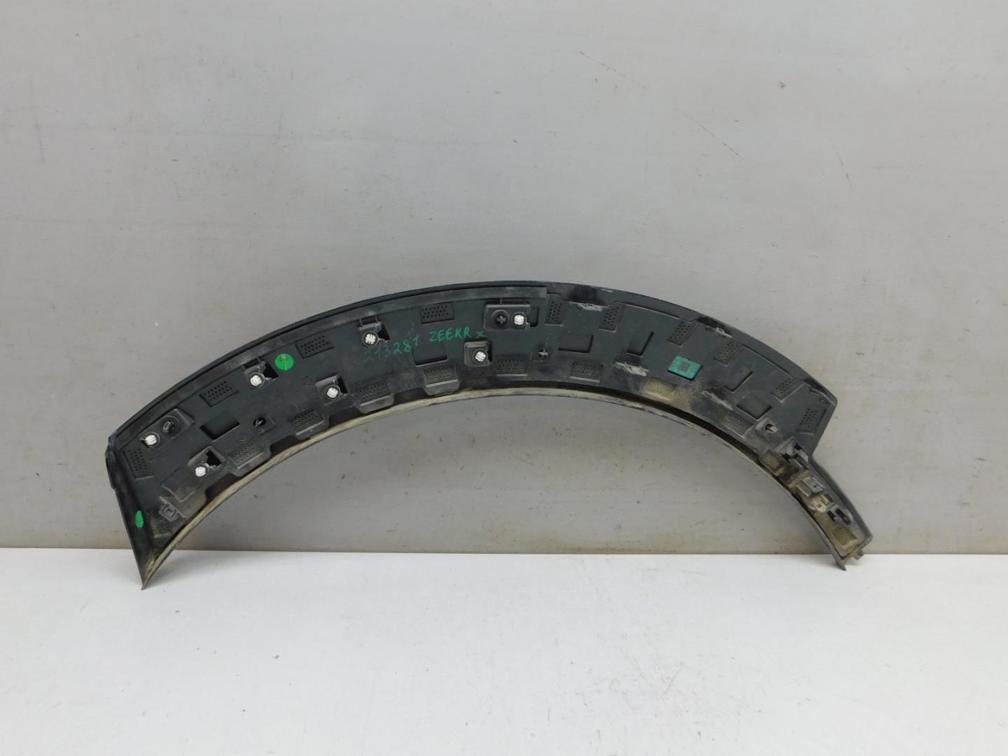 Накладка заднего крыла правого