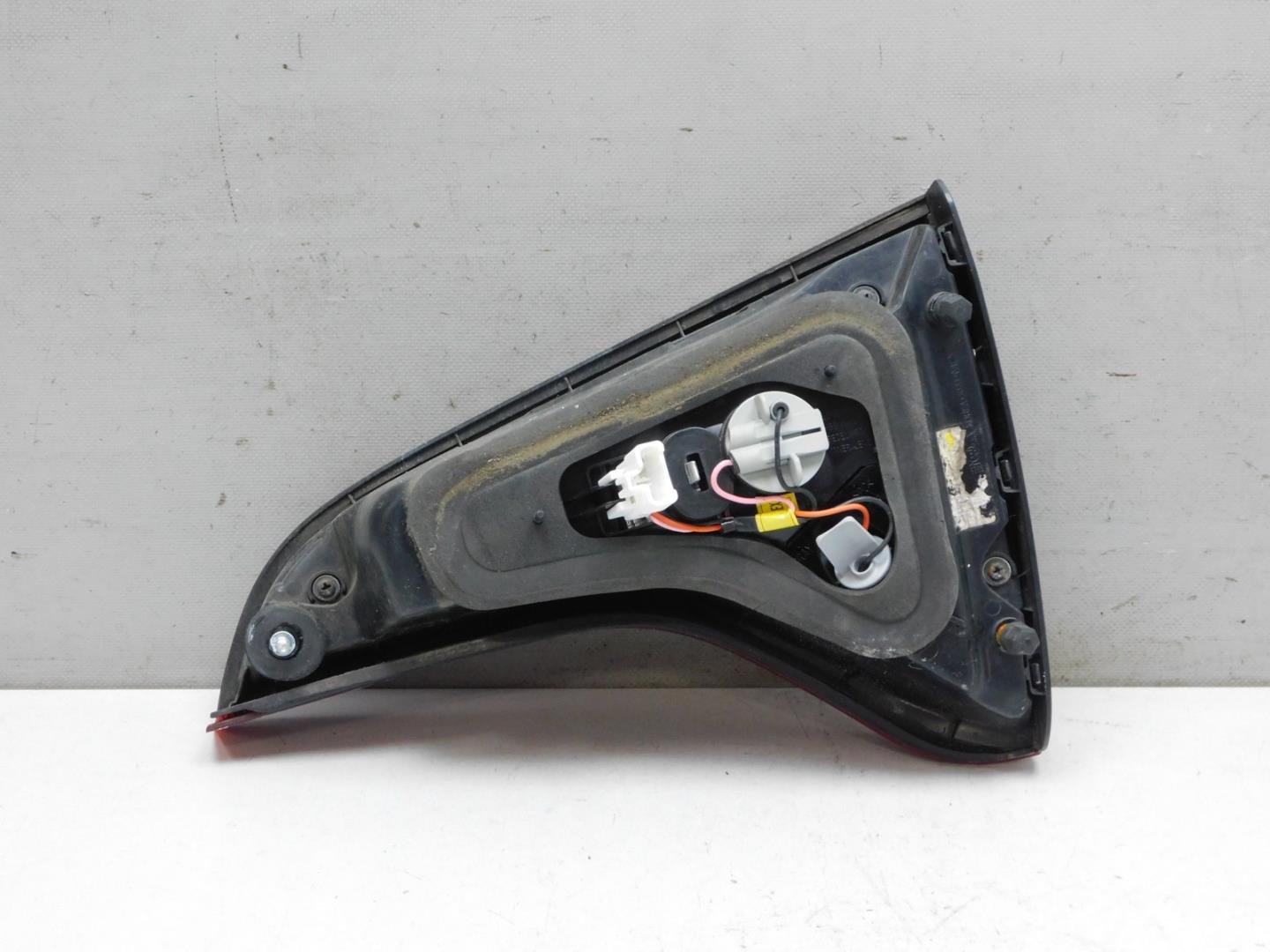 Фонарь задний внутренний левый