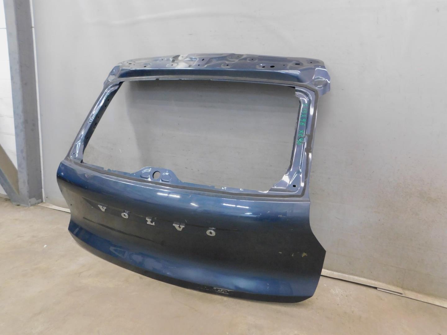 Дверь багажника