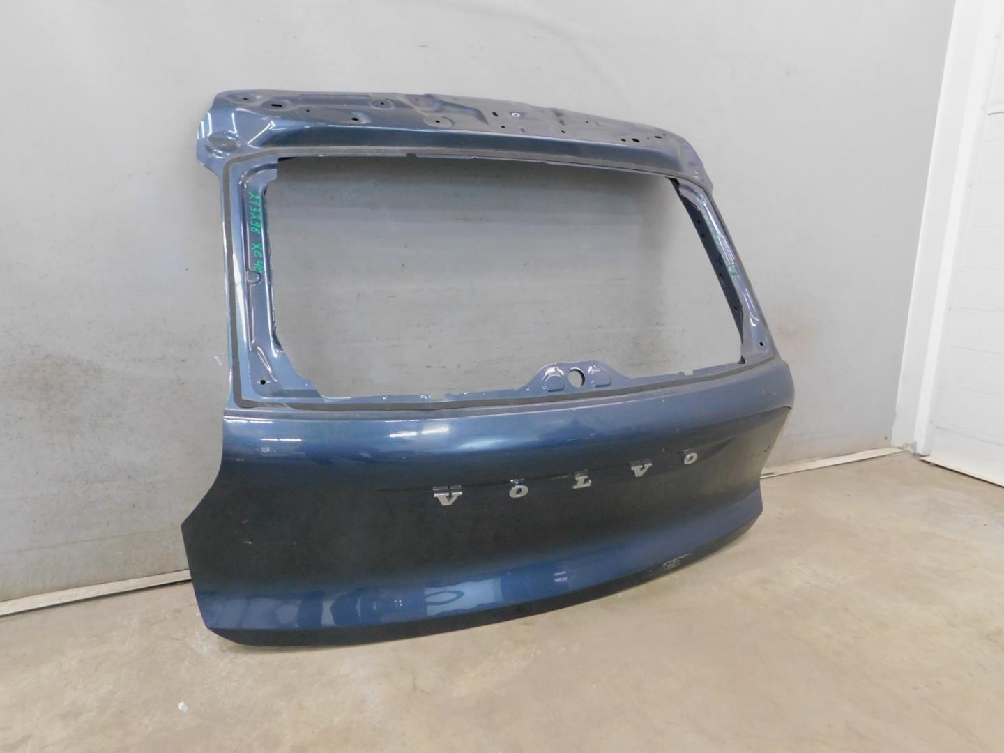 Дверь багажника