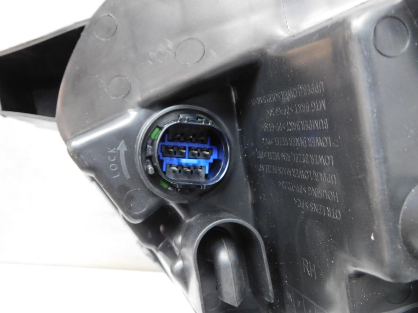 Фара правая