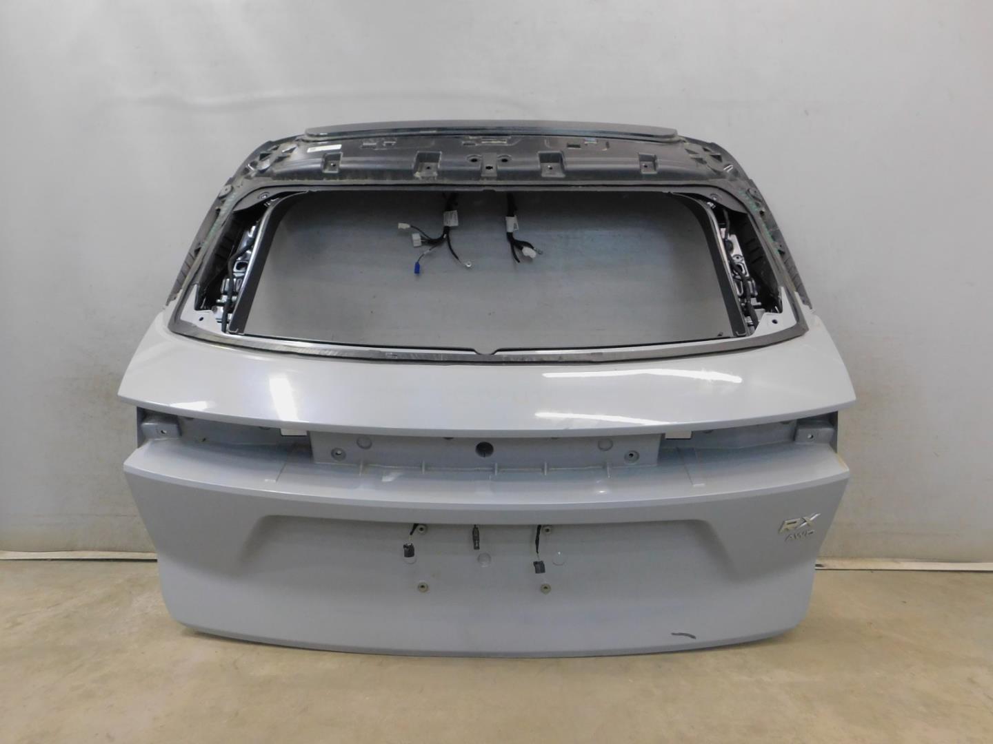 Дверь багажника