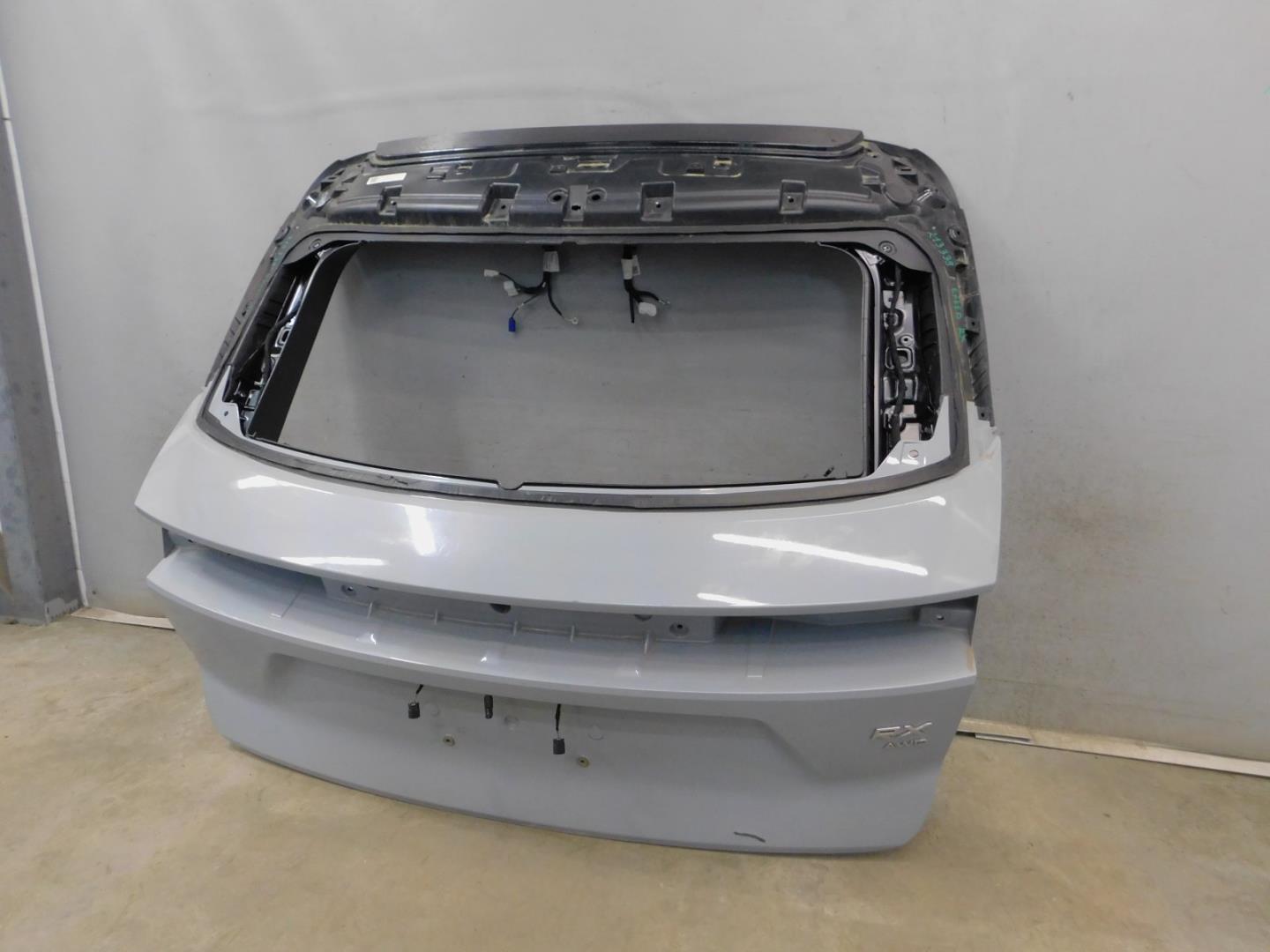 Дверь багажника