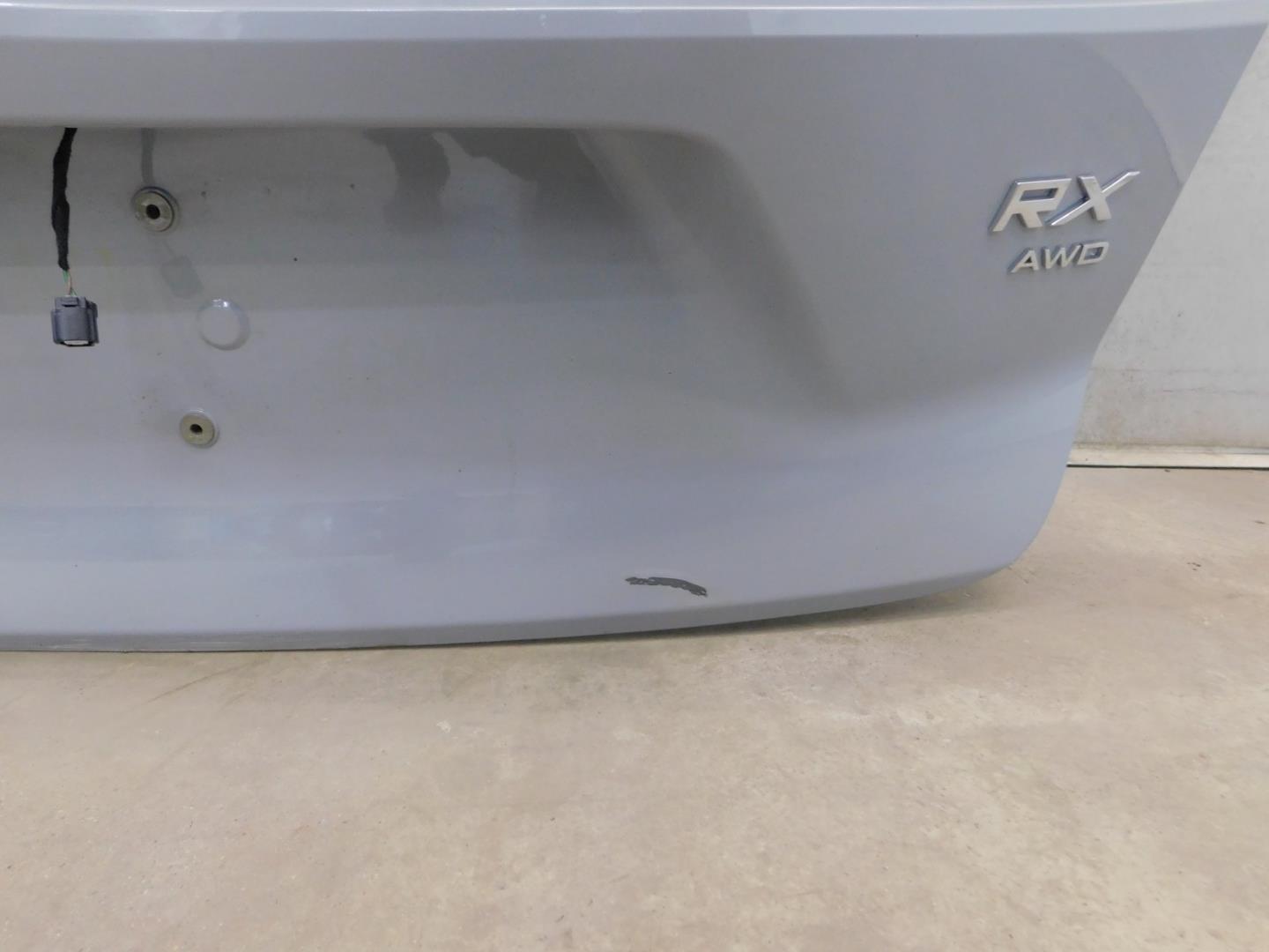 Дверь багажника