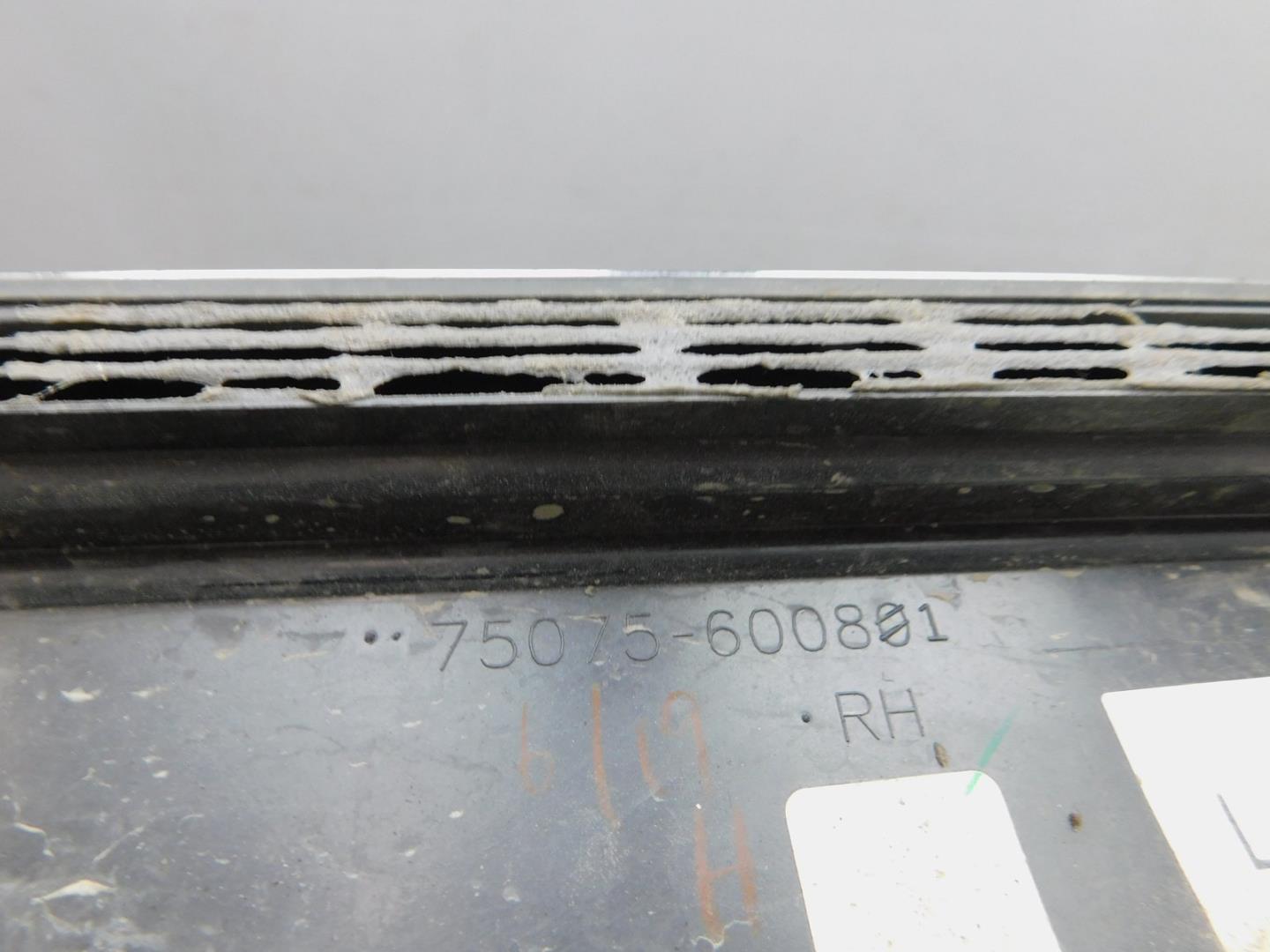 Накладка двери задней правой