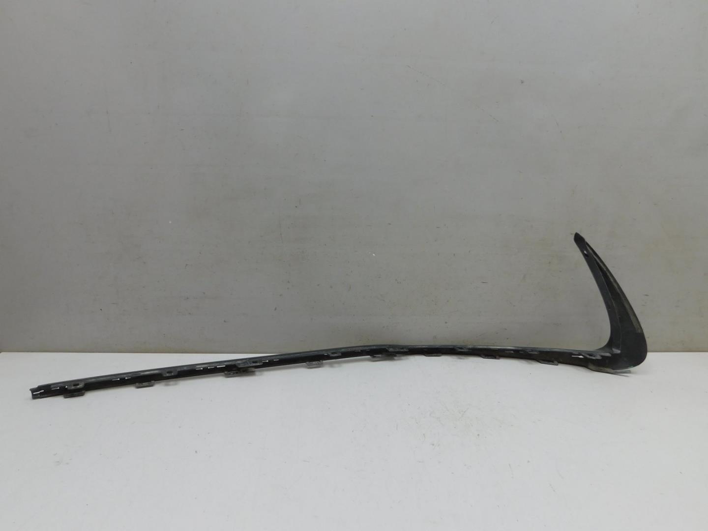 Молдинг переднего бампера