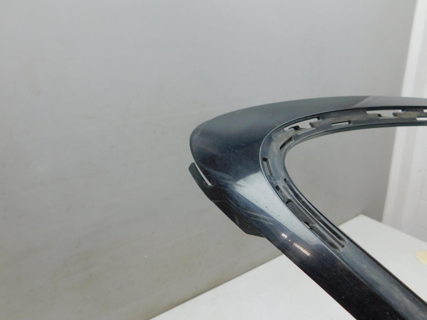 Молдинг переднего бампера