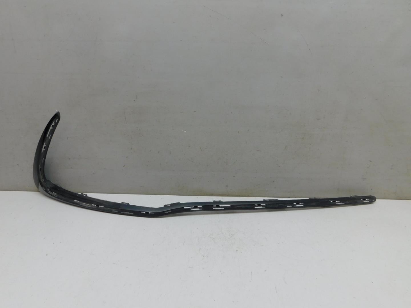 Молдинг переднего бампера