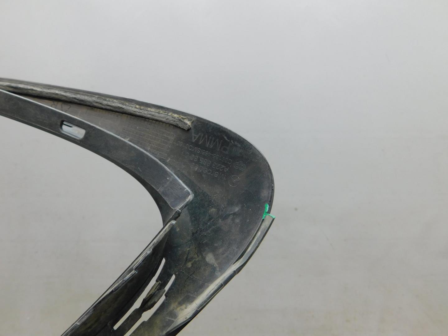 Молдинг переднего бампера