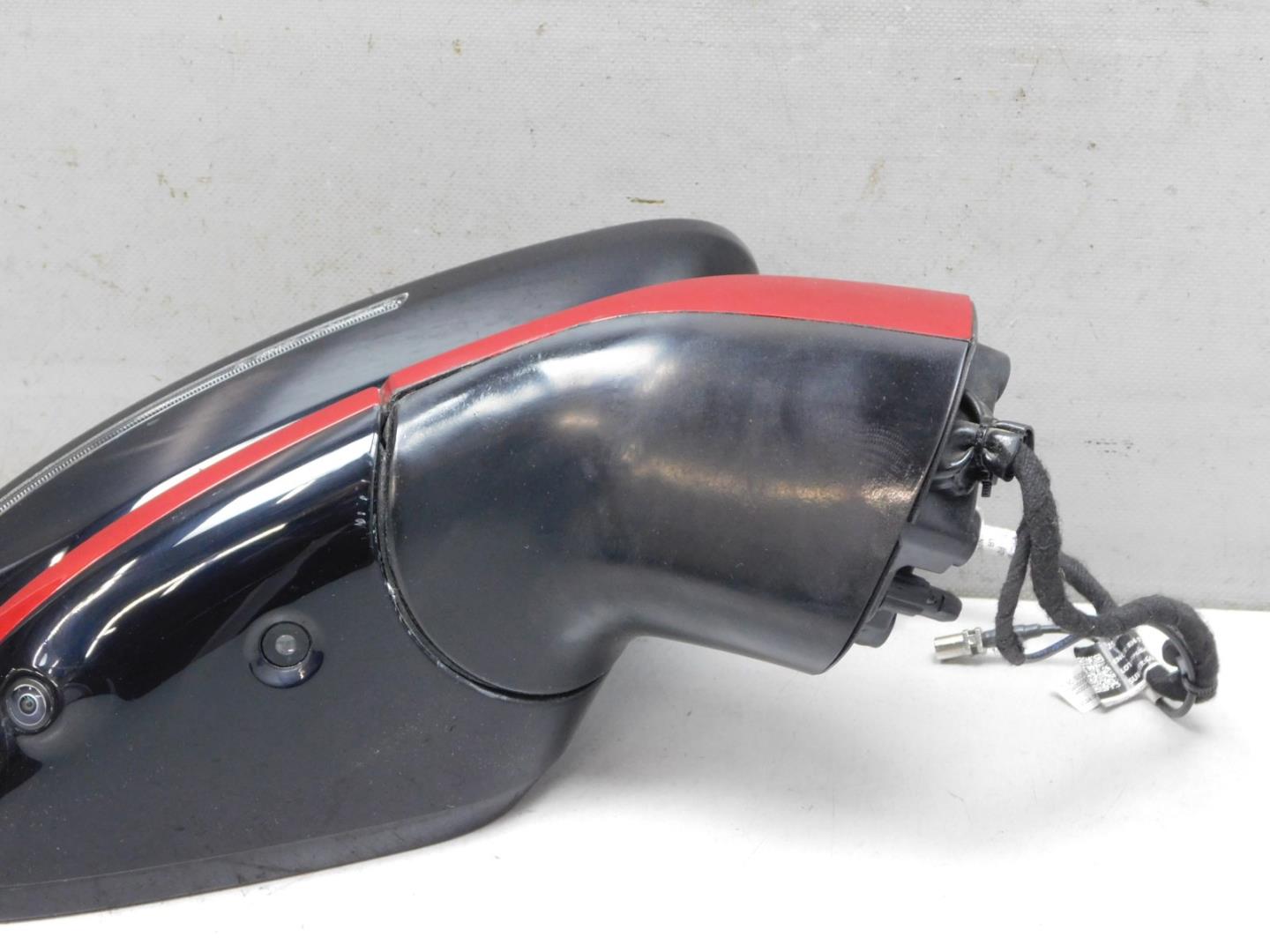 Зеркало правое электрическое