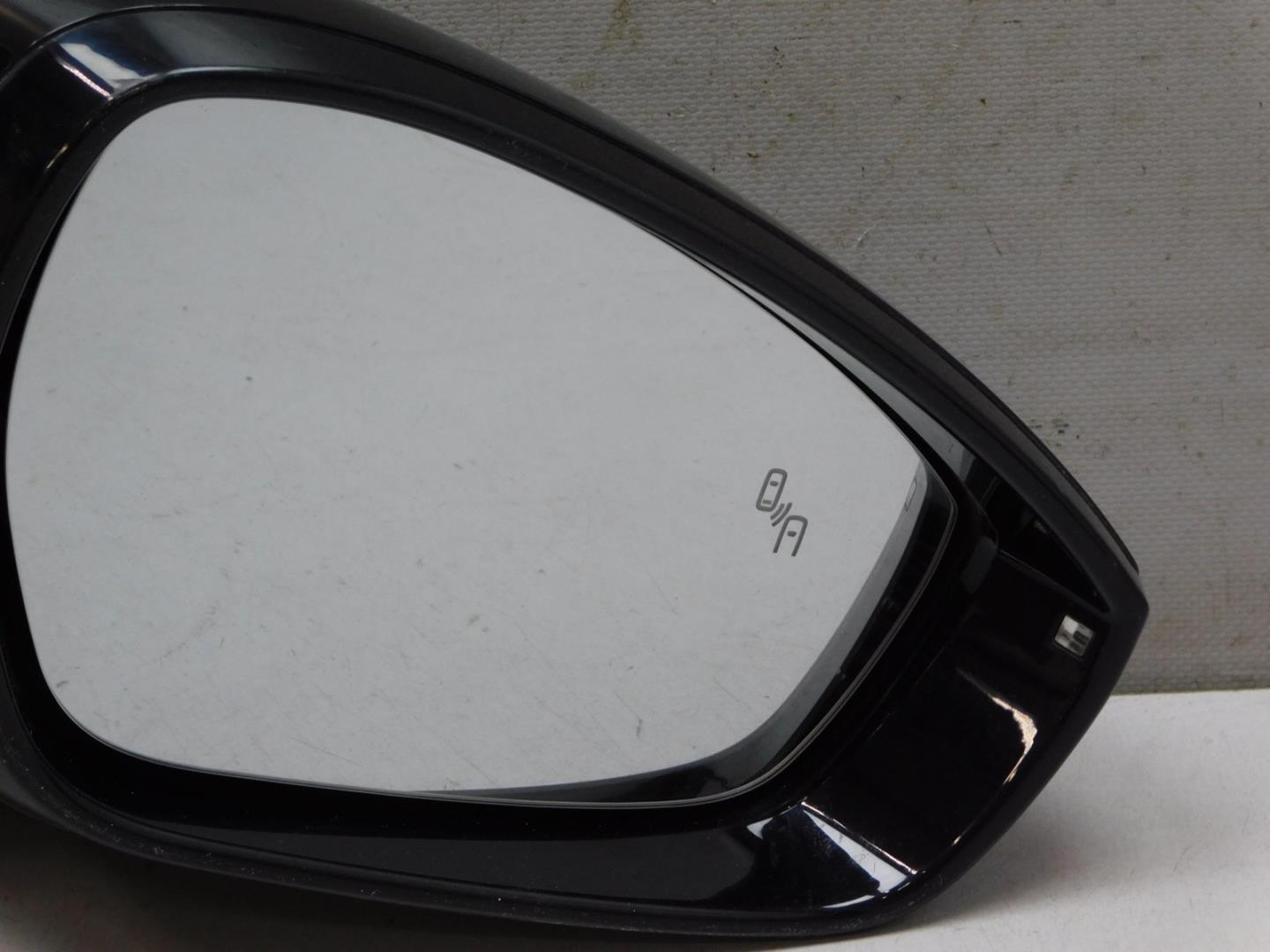 Зеркало правое электрическое