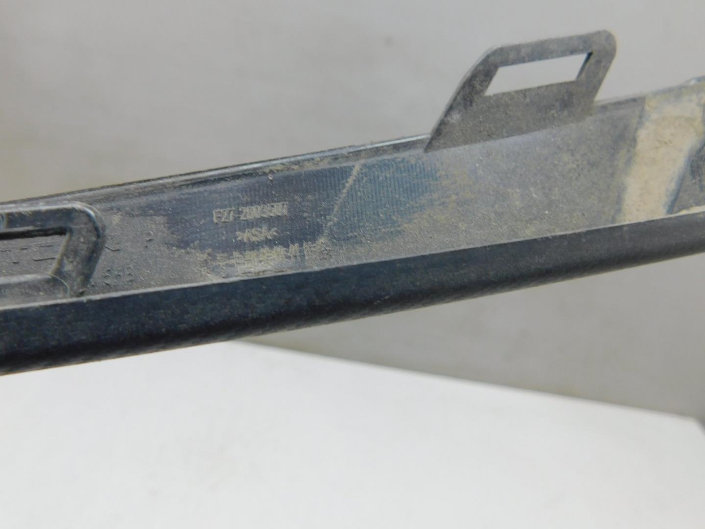 Молдинг переднего бампера