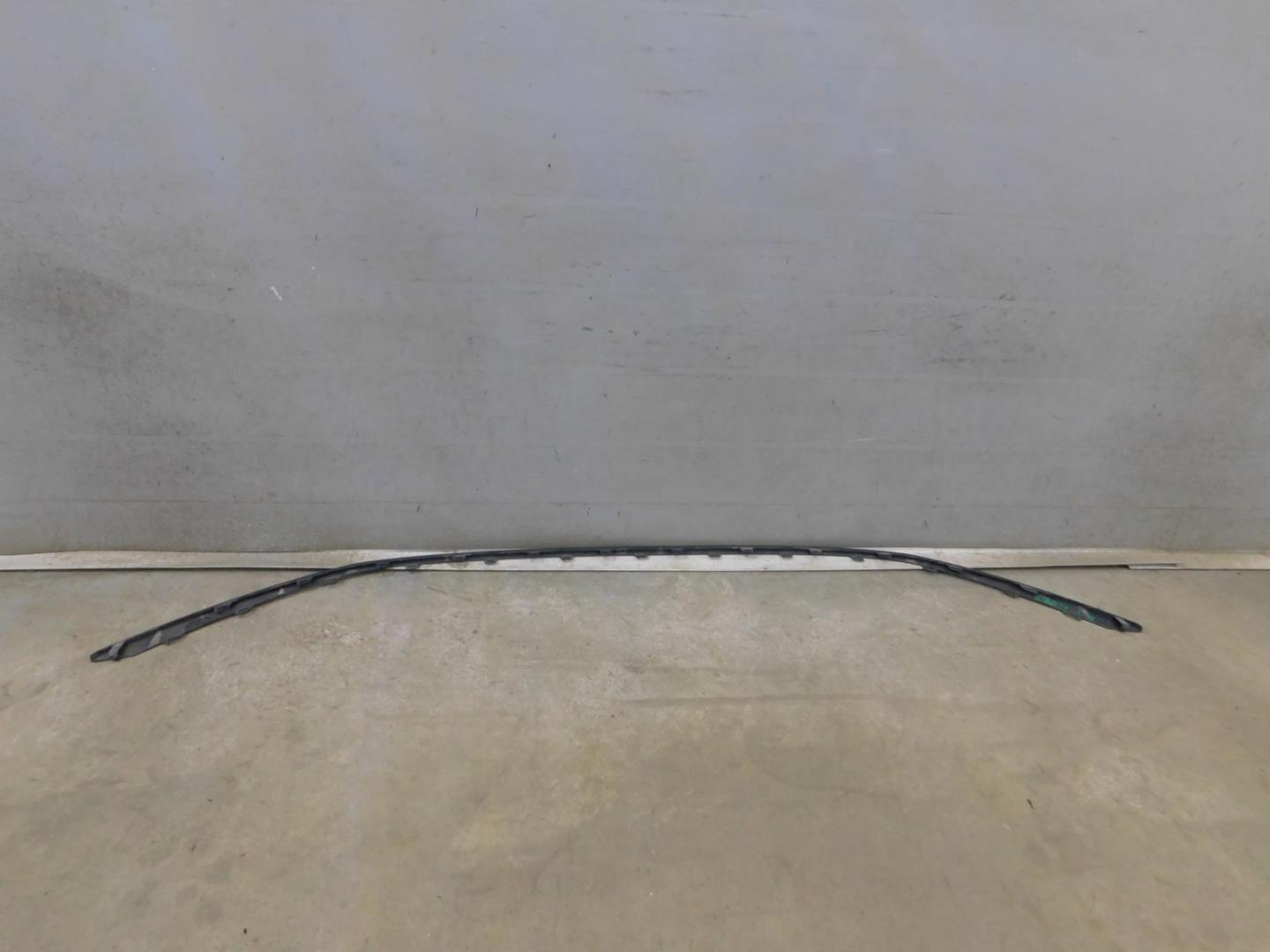 Молдинг переднего бампера