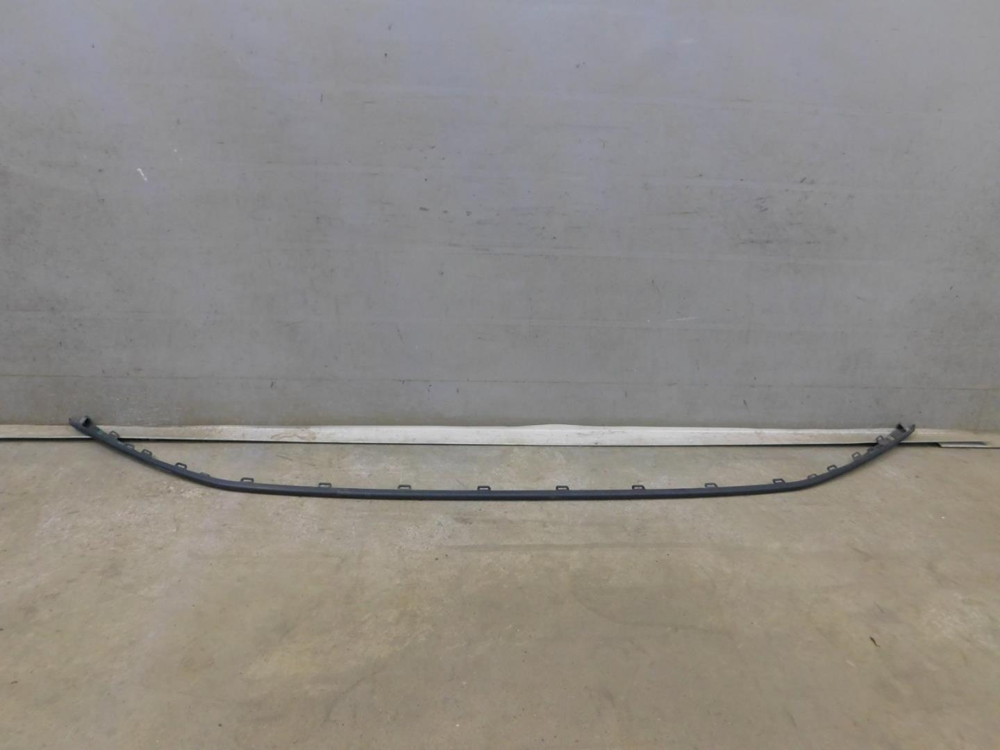 Молдинг переднего бампера