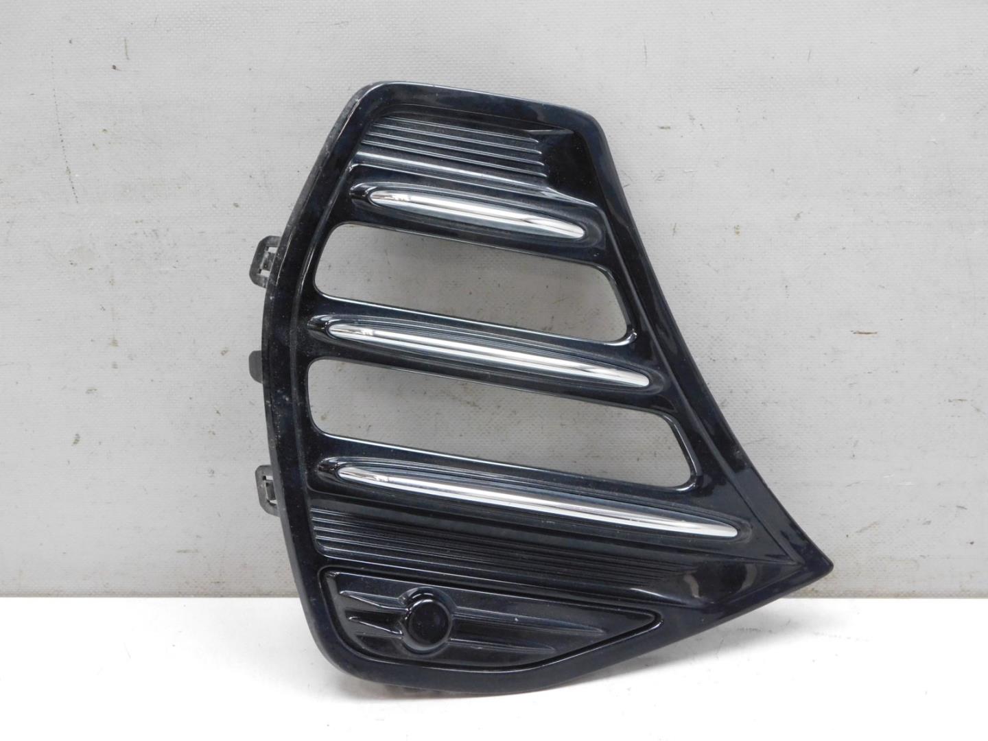 Решетка в бампер правая