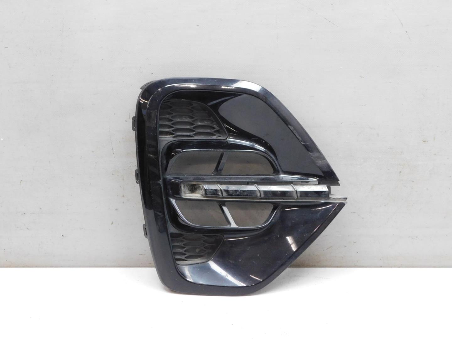 Решетка в бампер правая