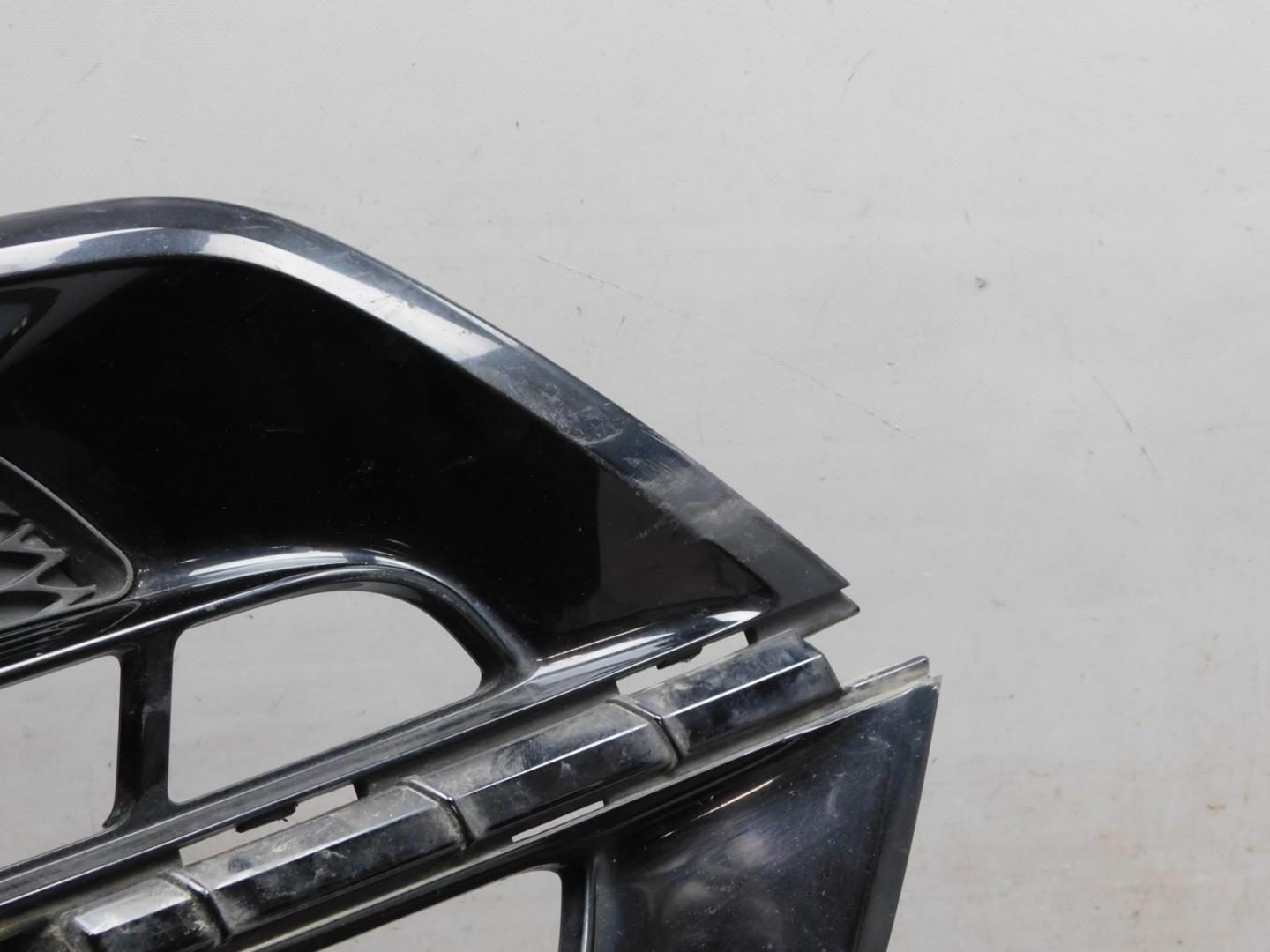 Решетка в бампер правая