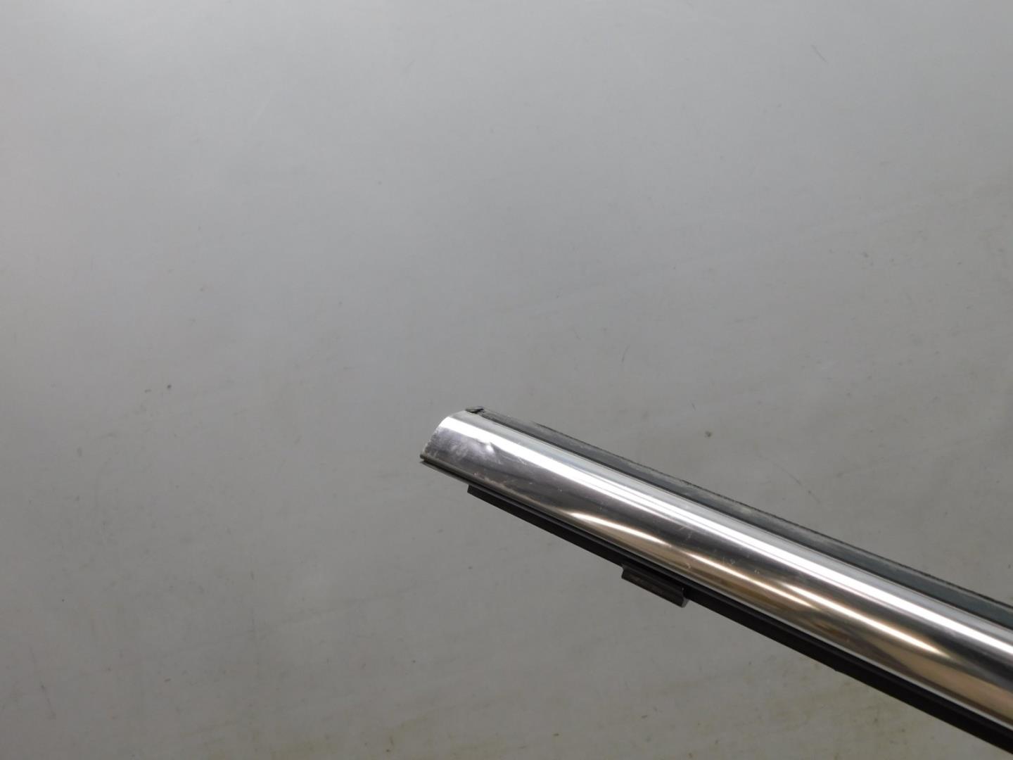 Накладка стекла переднего левого