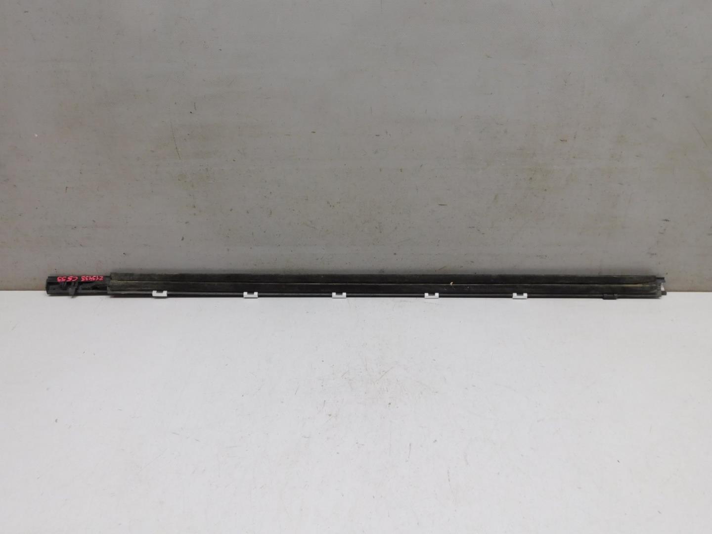 Накладка стекла переднего левого