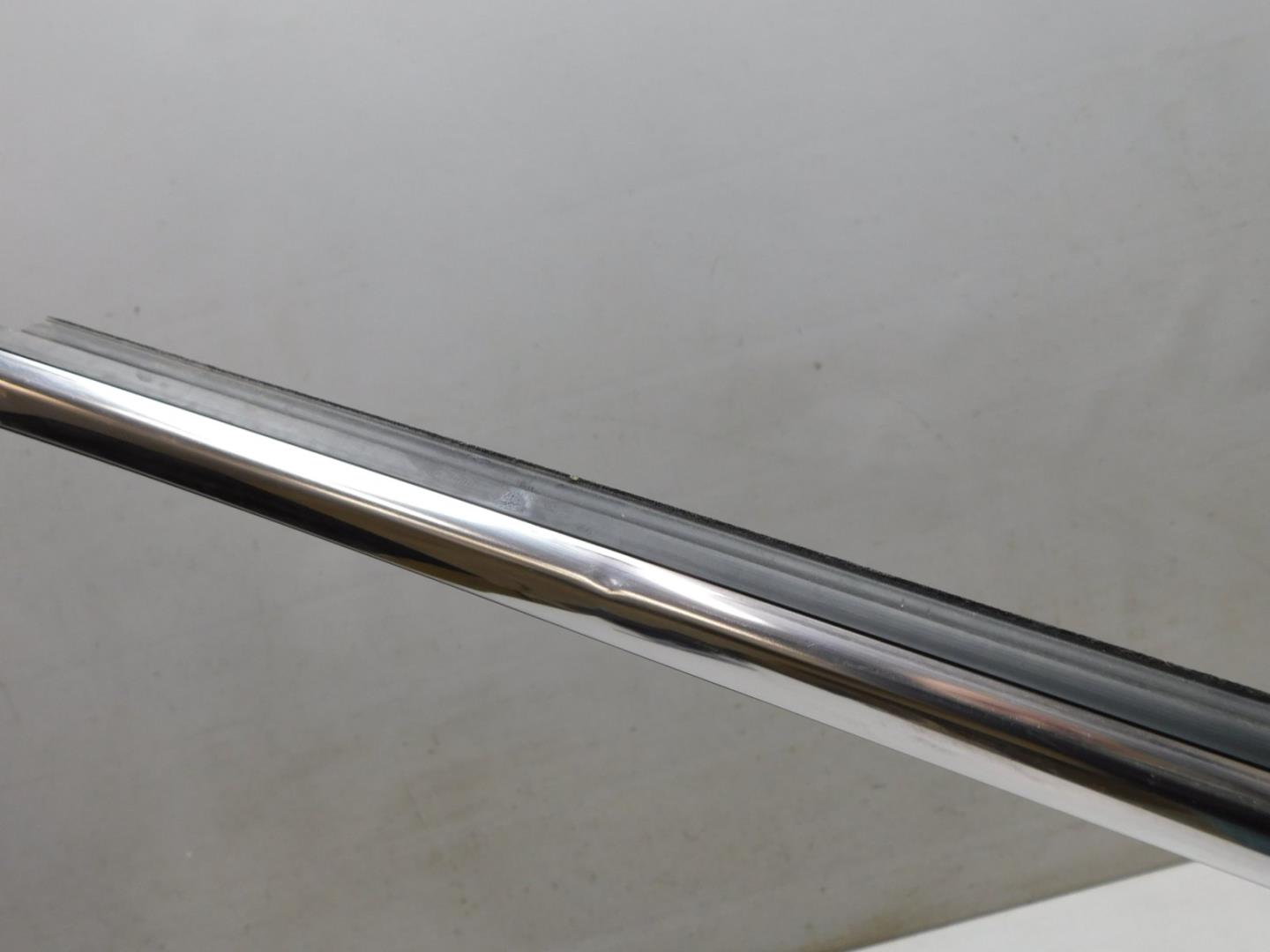 Накладка стекла переднего левого