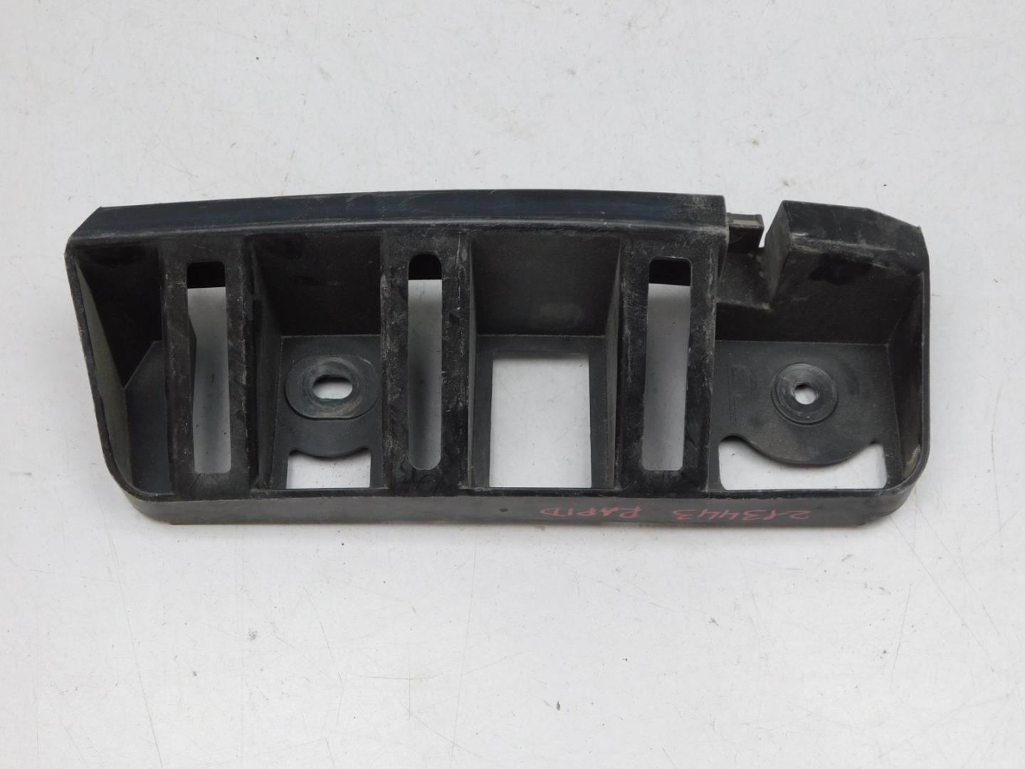 Кронштейн заднего бампера