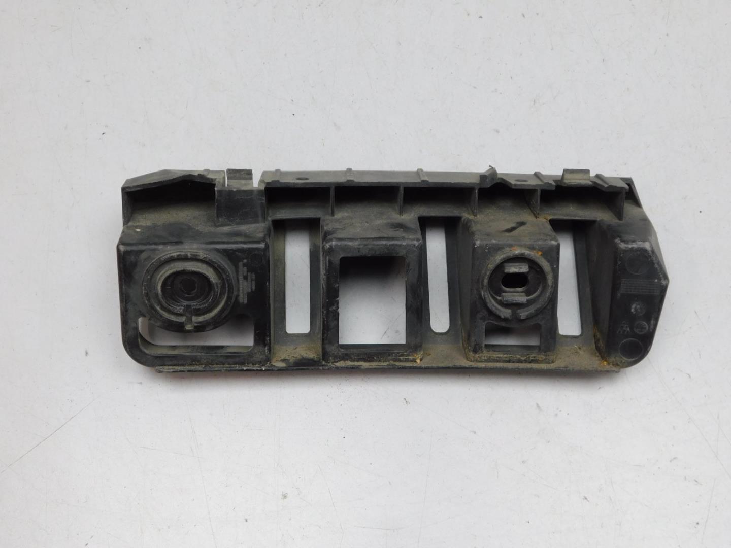 Кронштейн заднего бампера