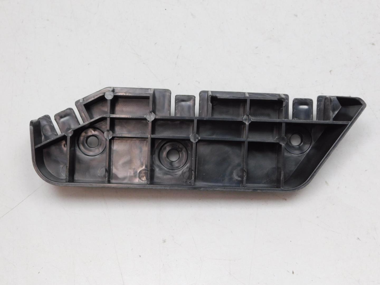 Кронштейн переднего бампера