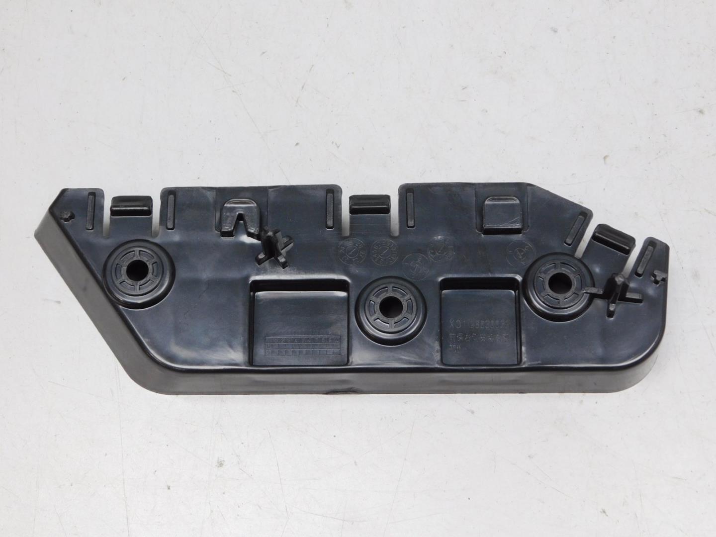 Кронштейн переднего бампера