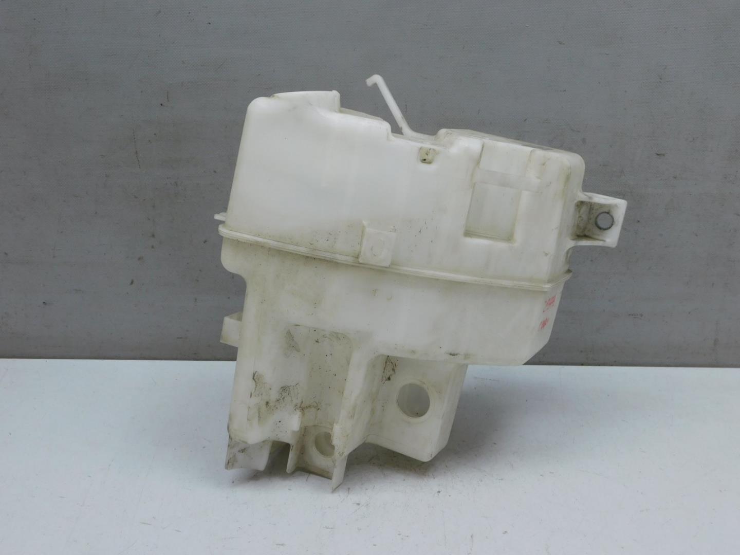 Бачок омывателя лобового стекла