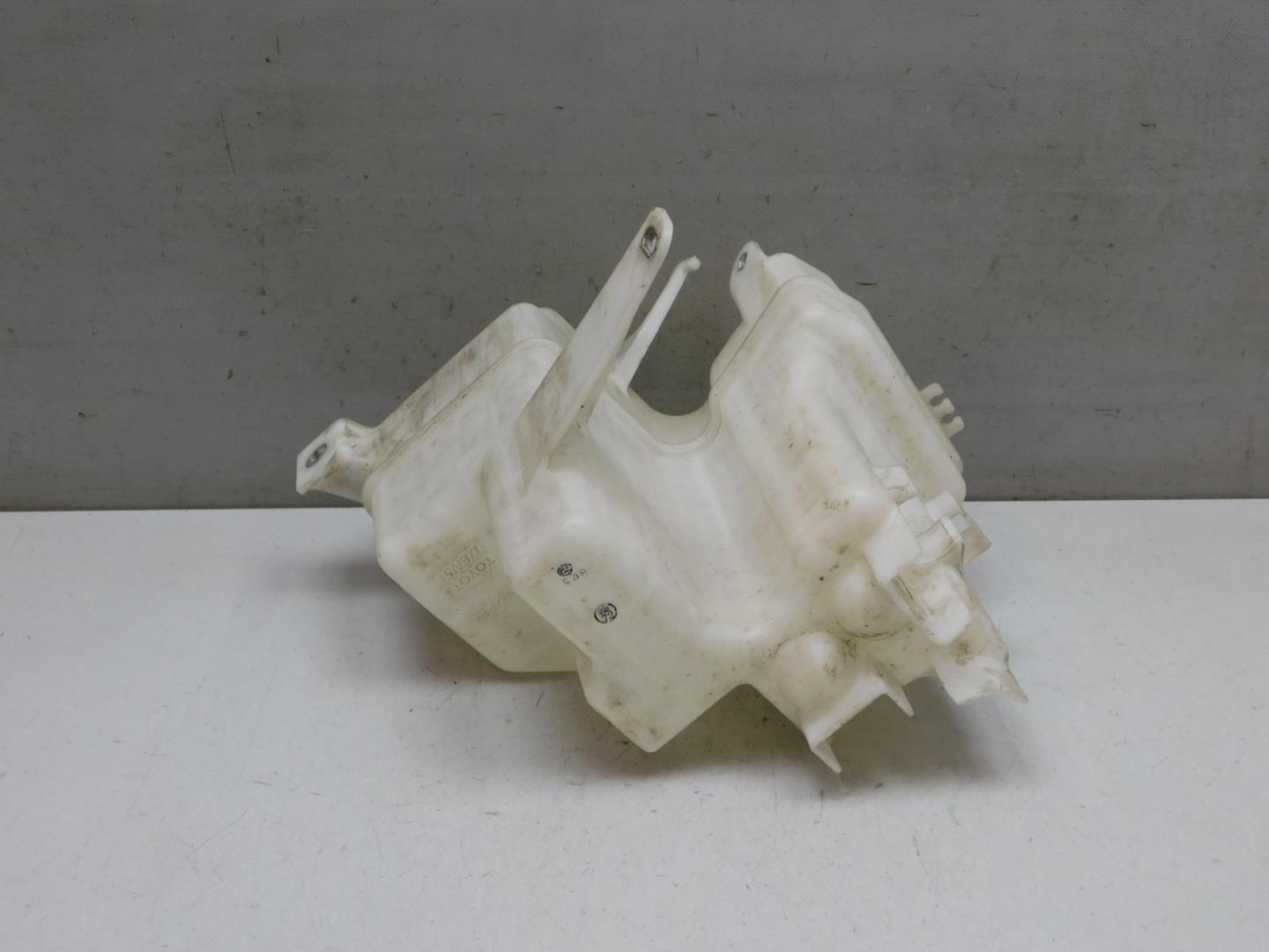 Бачок омывателя лобового стекла