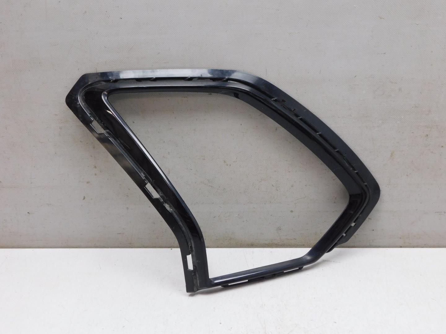 Накладка переднего бампера