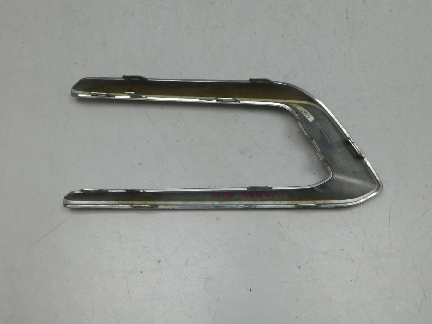 Молдинг переднего бампера