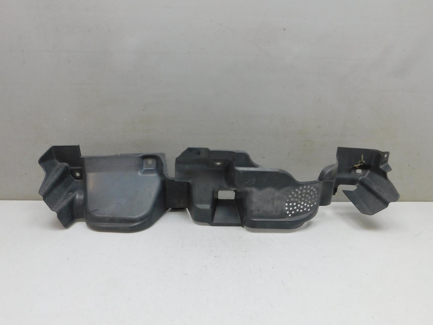 Кожух замка капота