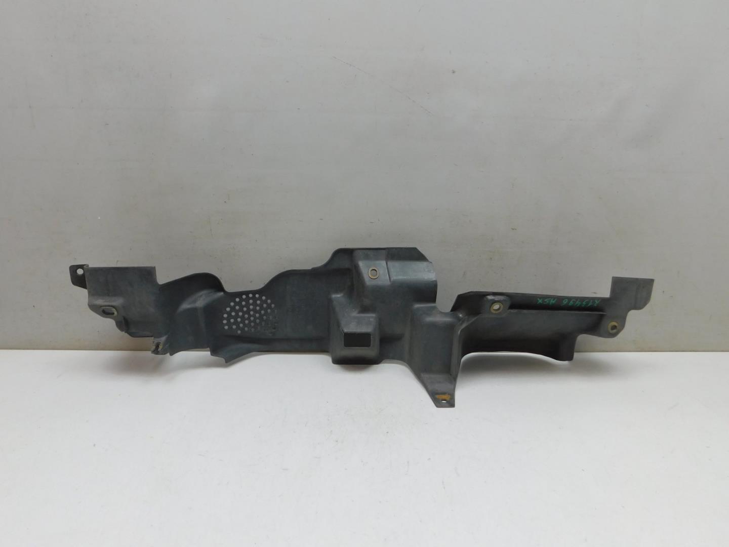 Кожух замка капота