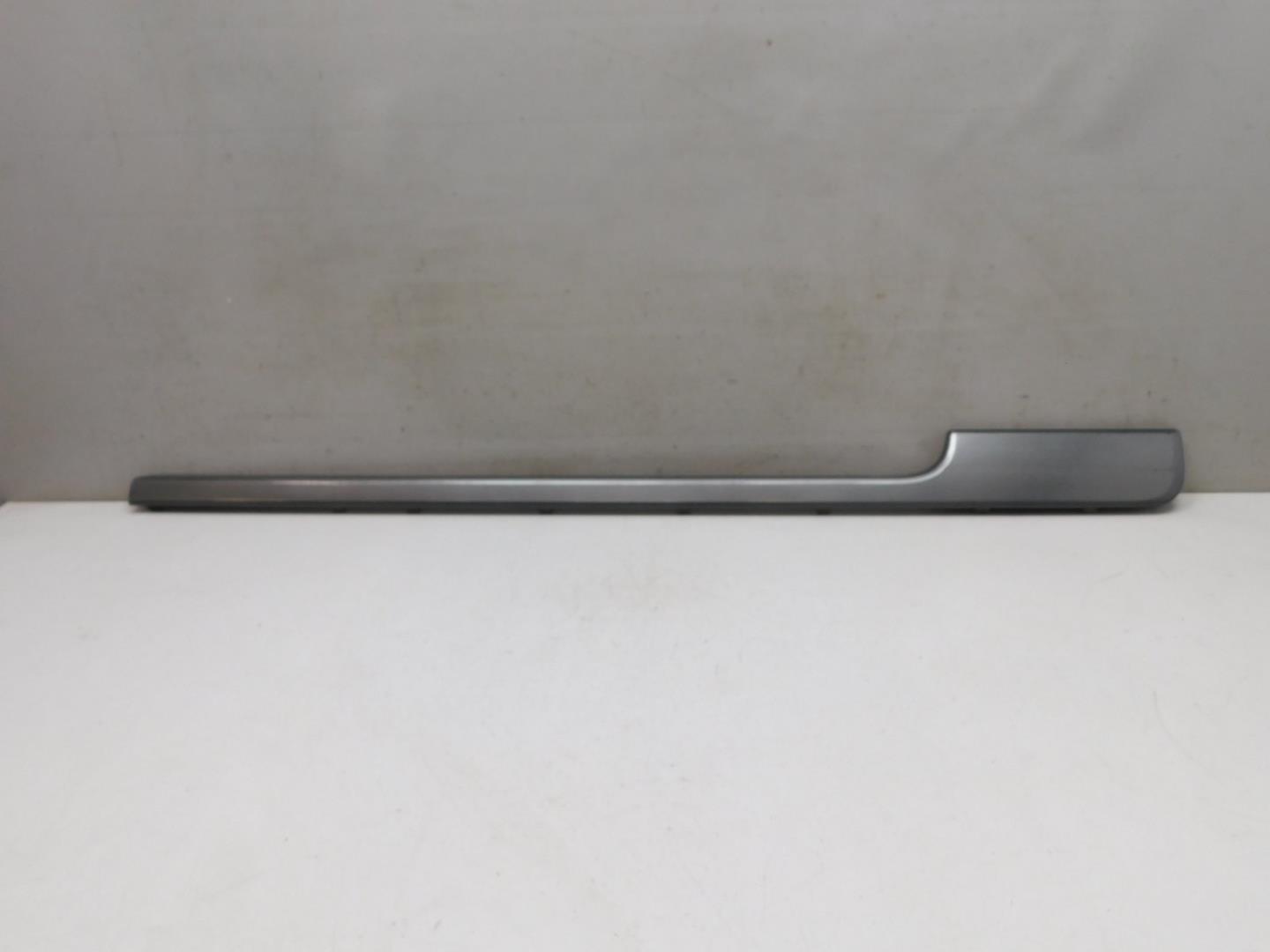 Накладка двери передней правой