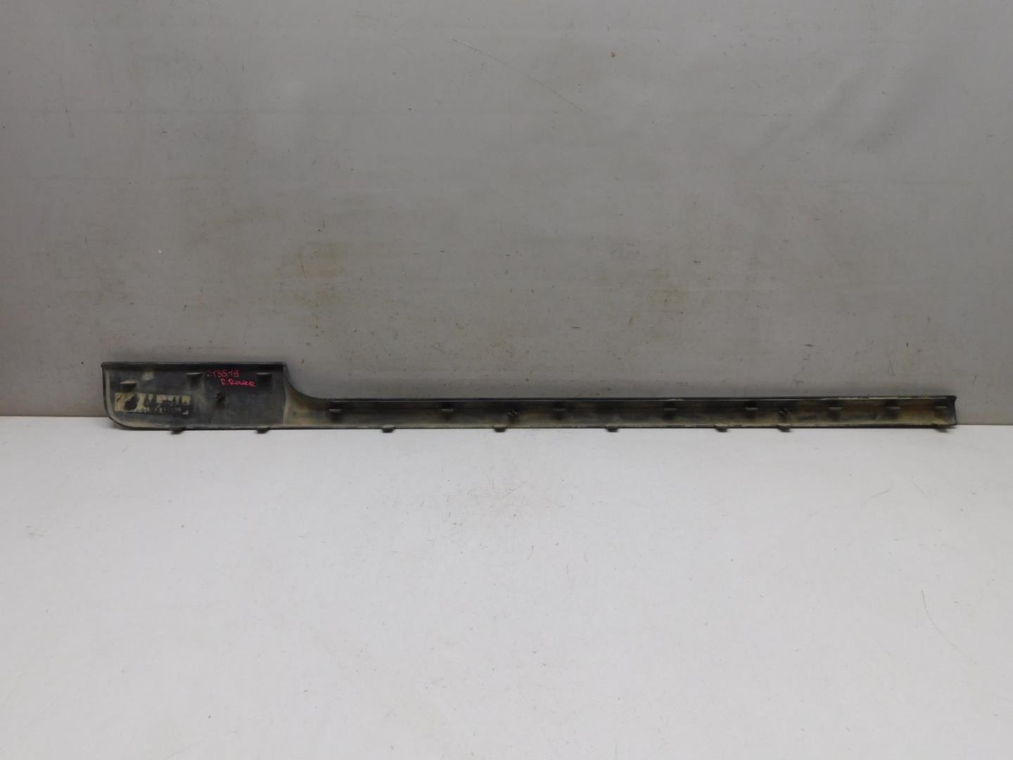 Накладка двери передней правой