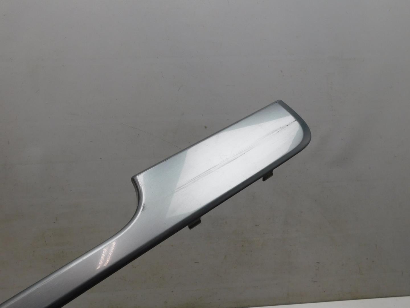 Накладка двери передней правой