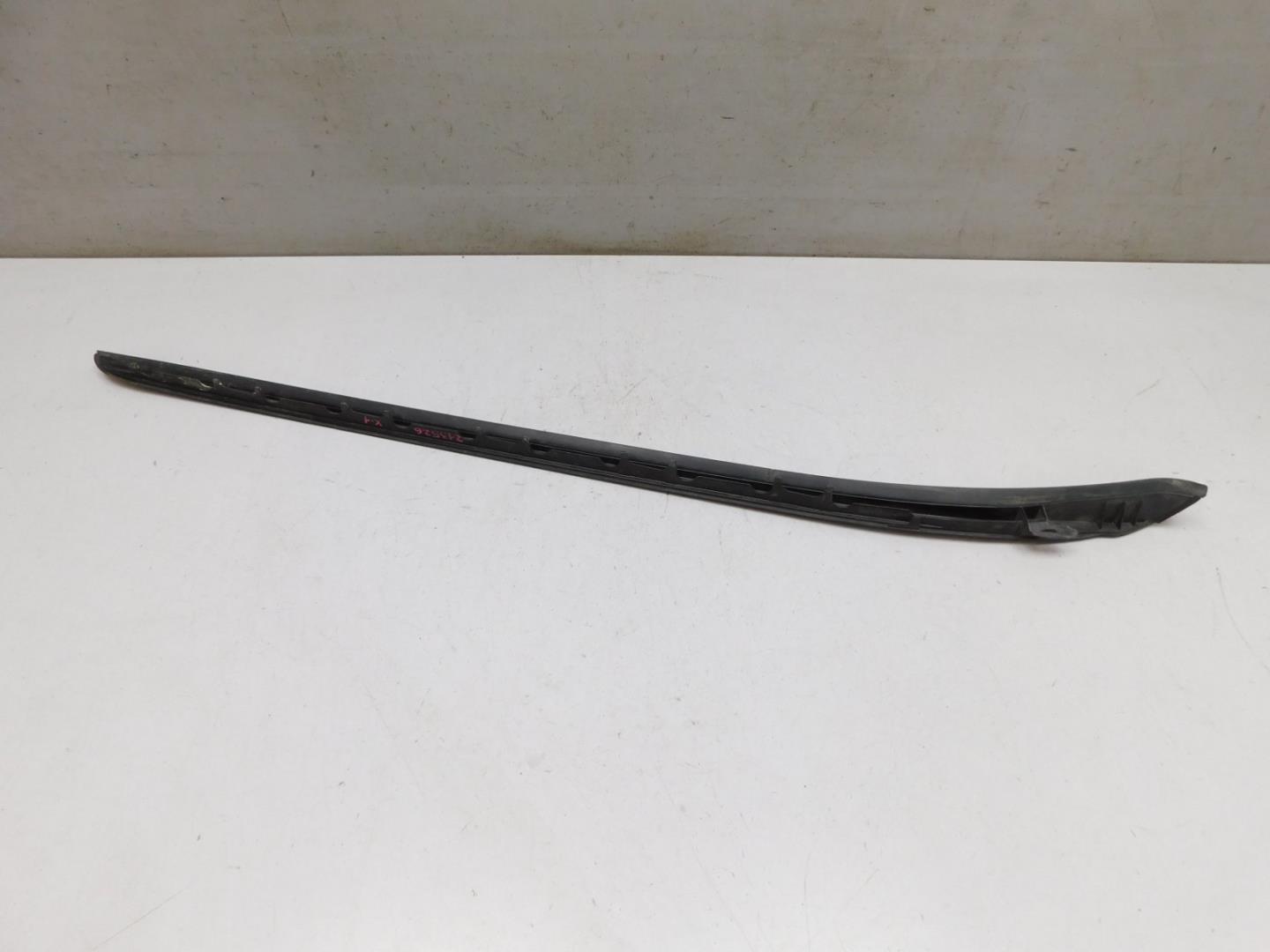 Молдинг лобового стекла