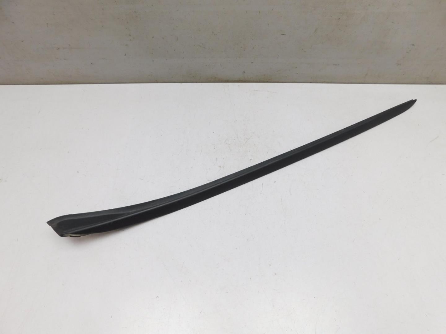 Молдинг лобового стекла