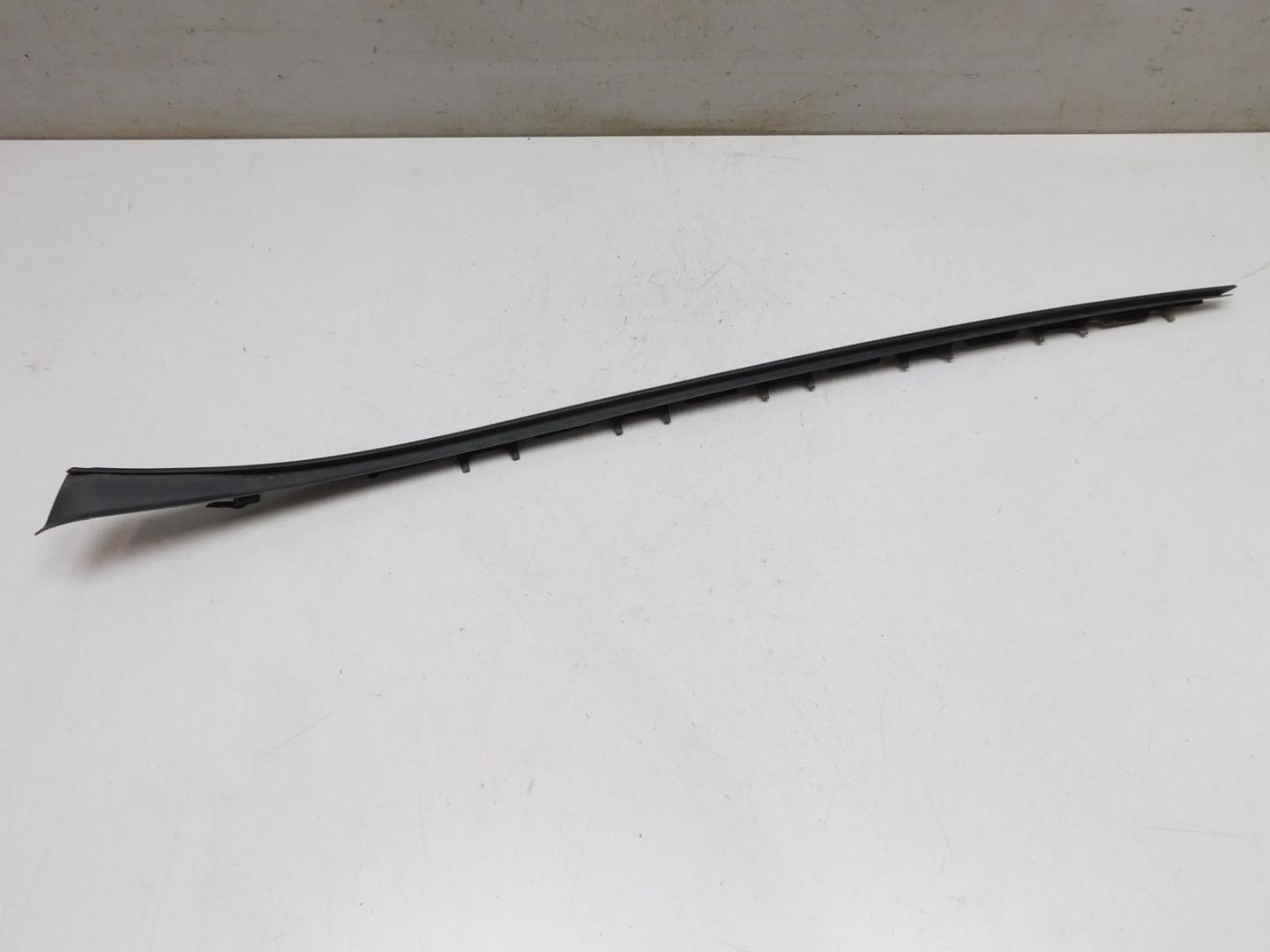 Молдинг лобового стекла