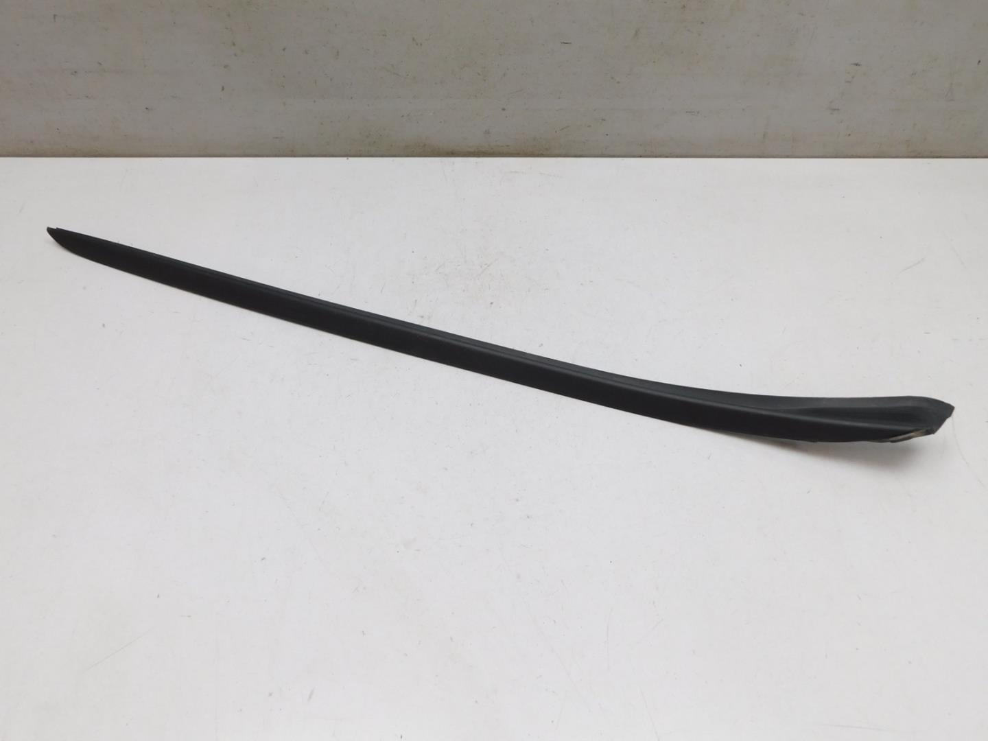 Молдинг лобового стекла