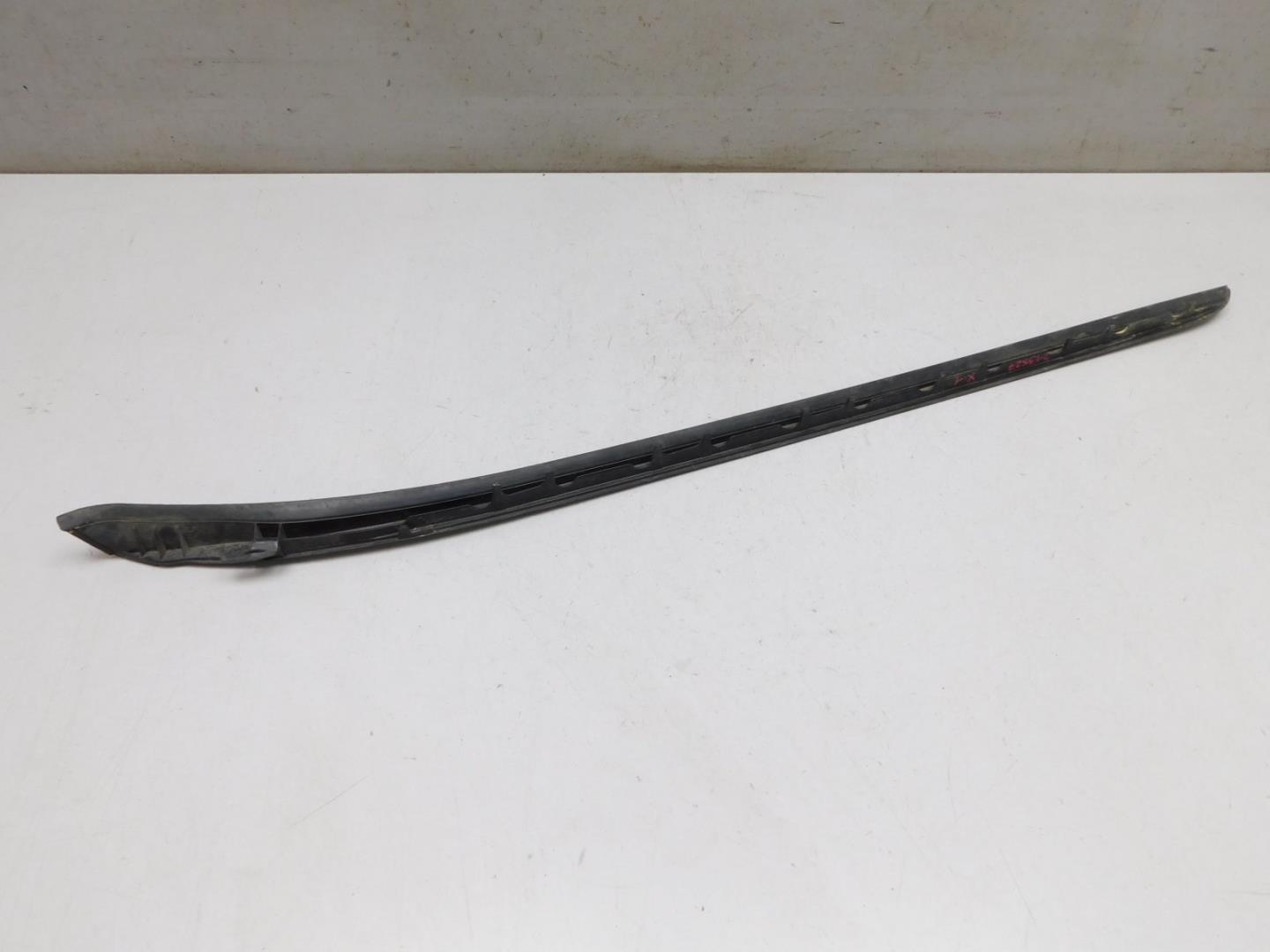 Молдинг лобового стекла