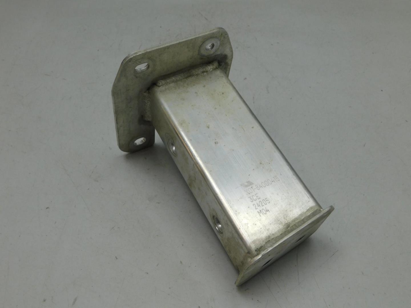 Кронштейн усилителя переднего бампера